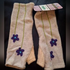 Sardine Clothing Co Cashmere Fingerless Gloves with Purple Flowers NWT